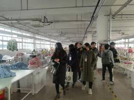 經(jīng)濟(jì)學(xué)院師生參觀實(shí)習(xí)實(shí)踐基地--天耀商貿(mào)